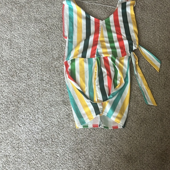New Never Worn Halter Rainbow Stripe Romper Juniors’ Size M - Picture 7 of 7